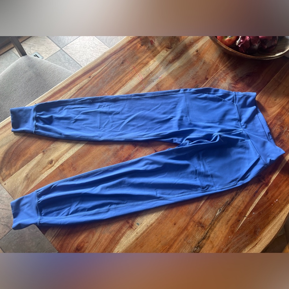 Lululemon high rise align joggers size 4